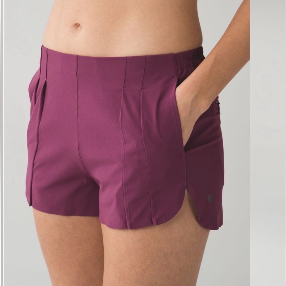 Lululemon & Go Endeavor Women’s Shorts Red Grape Size 6